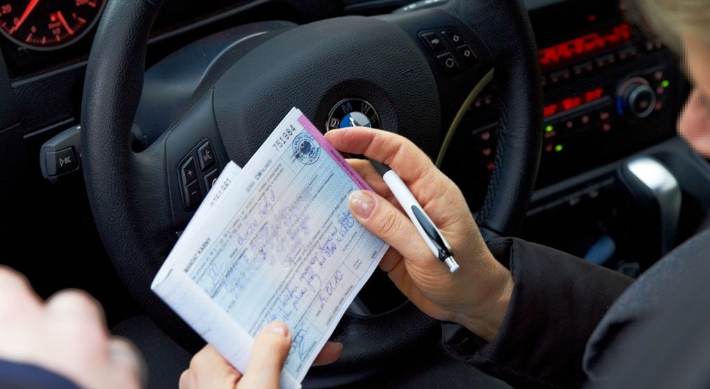 Mandat - Przedwni się po 3 latach