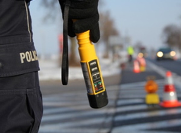 Policjanci zastali auto w rowie. Kierowcy grożą 3 lata więzienia