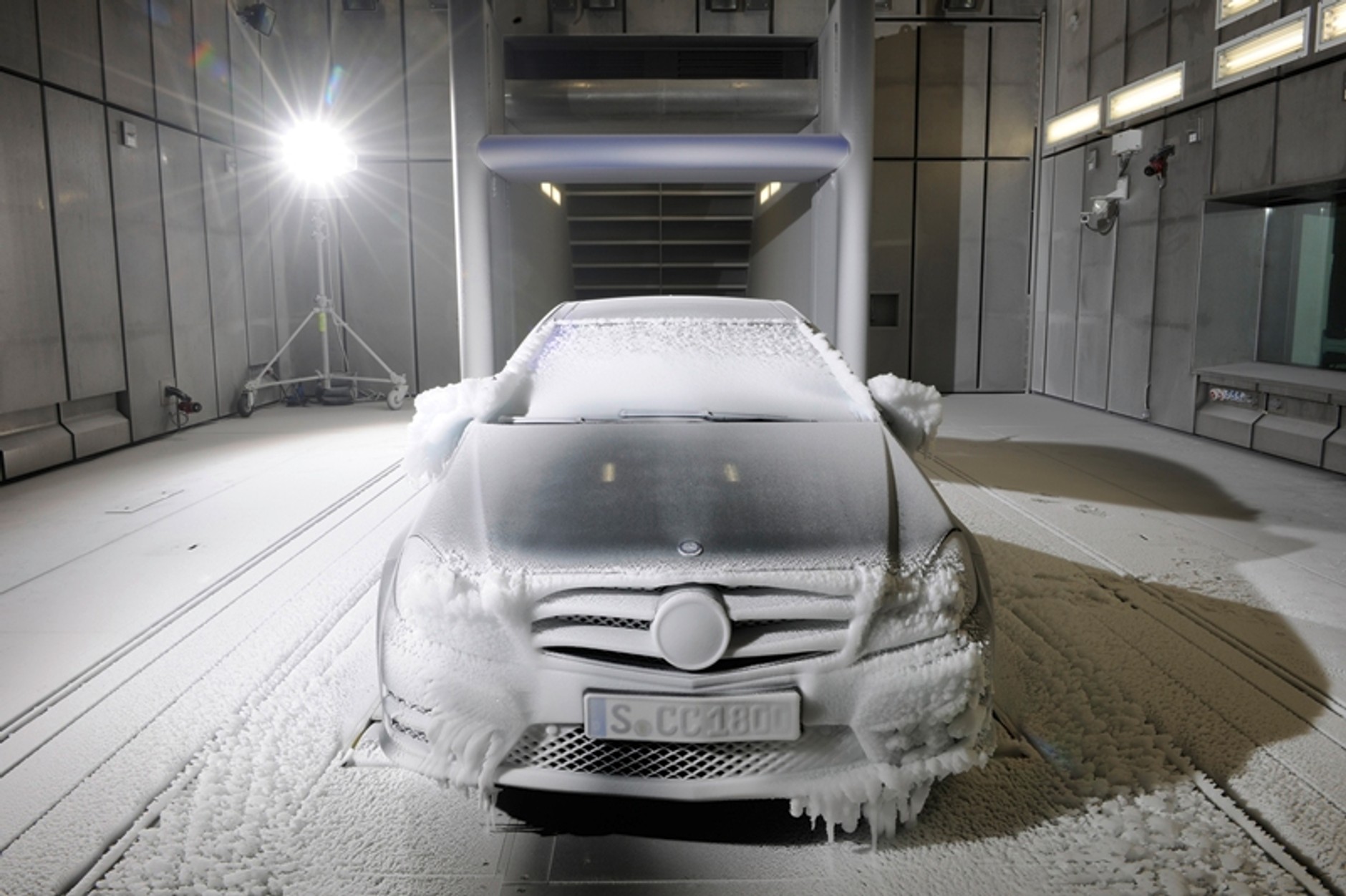 Mercedes igra z pogodą i chcę wygrać z brudem