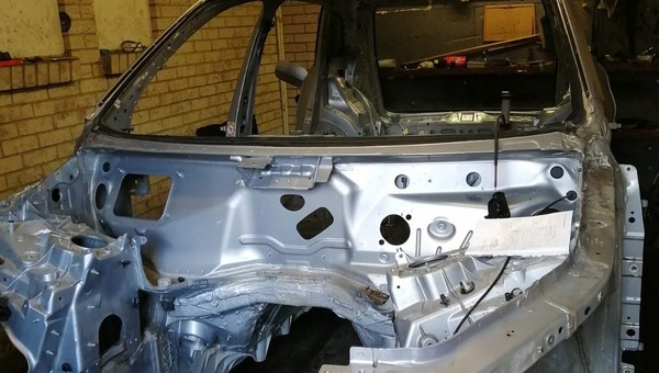 Policja odzyskała skradzione auto, niestety już w częściach