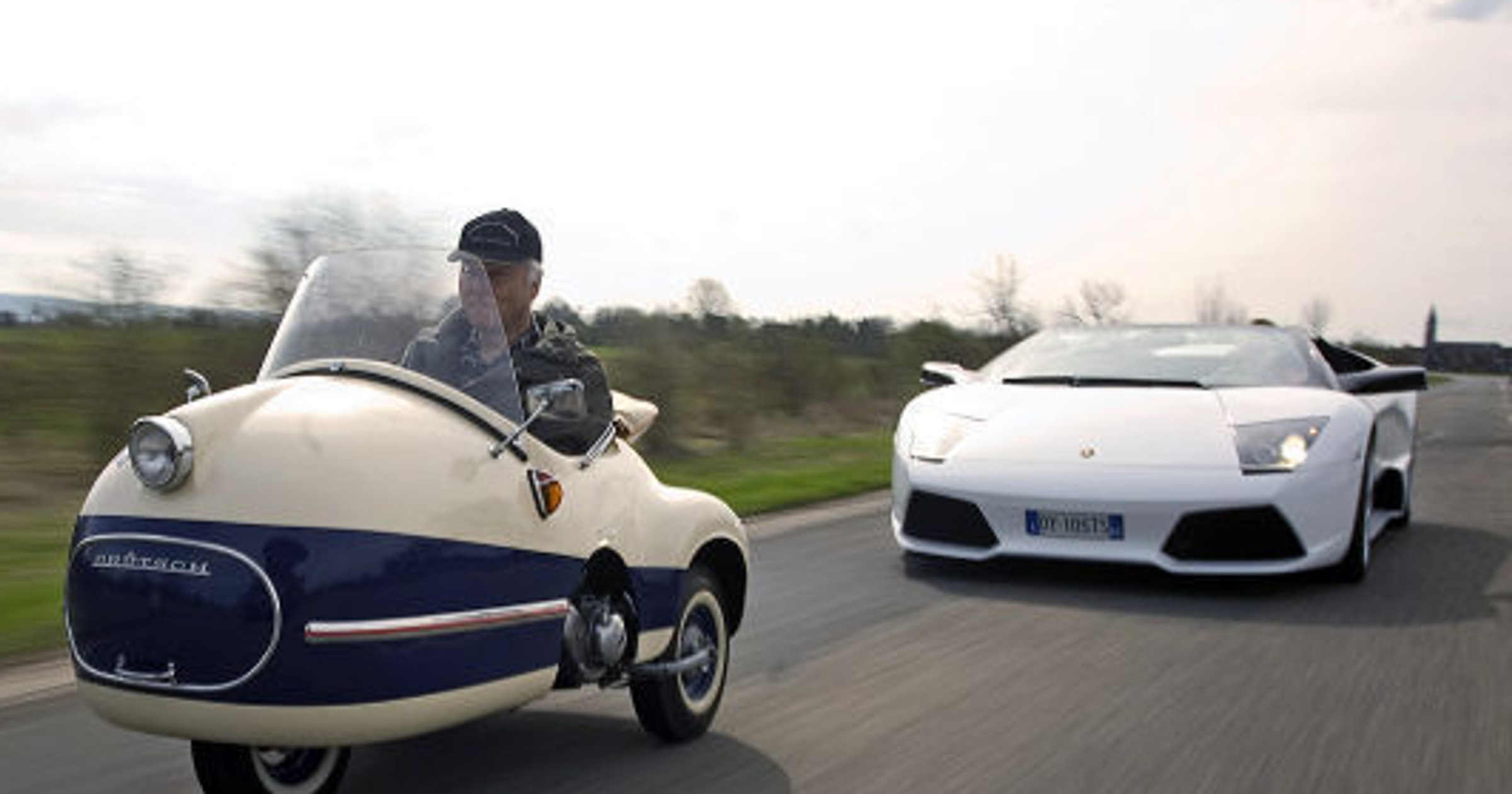 Dwa cabrio, dwa światy - Murcielago Roadster kontra Mopetta