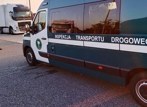 Inspektorzy ITD prześwietlili dokument promieniami UV. Potem zakazali dalszej jazdy