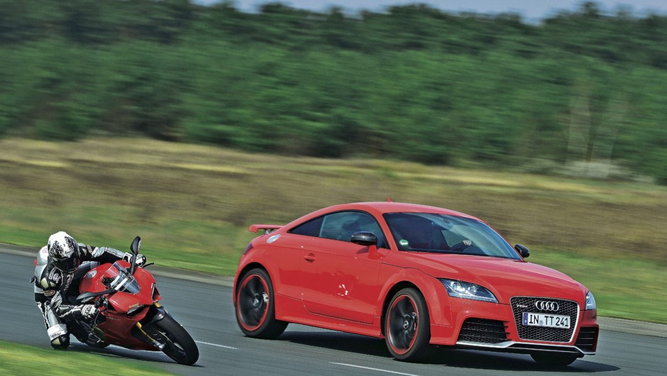 Audi TT RS Plus kontra Ducati 1199 Panigale S
