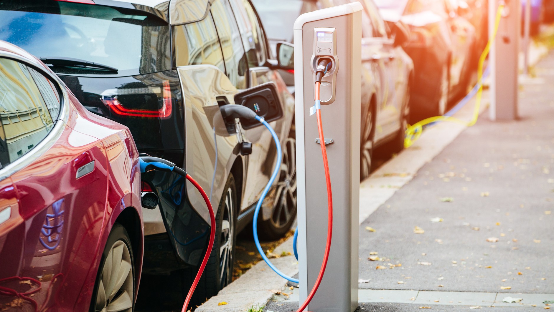 Podatek od ładowania, podatek rejestracyjny - pomysłów na opłaty dla właścicieli samochodów elektrycznych jest sporo