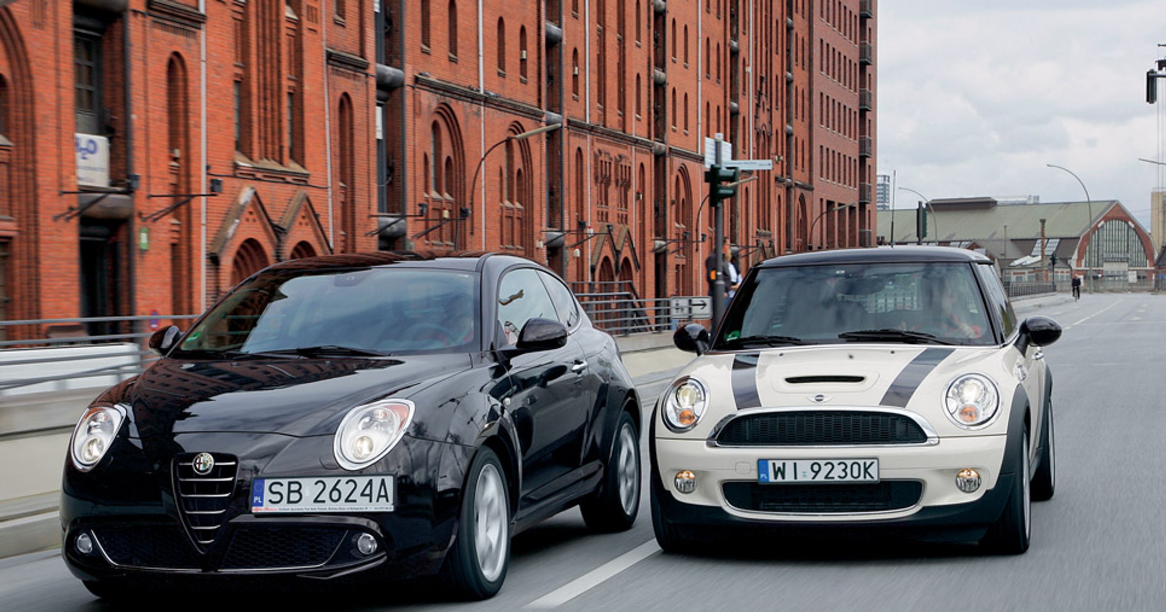 Alfa Romeo MiTo kontra Mini Cooper S: małe, drogie, a cieszą! - zdjęcia