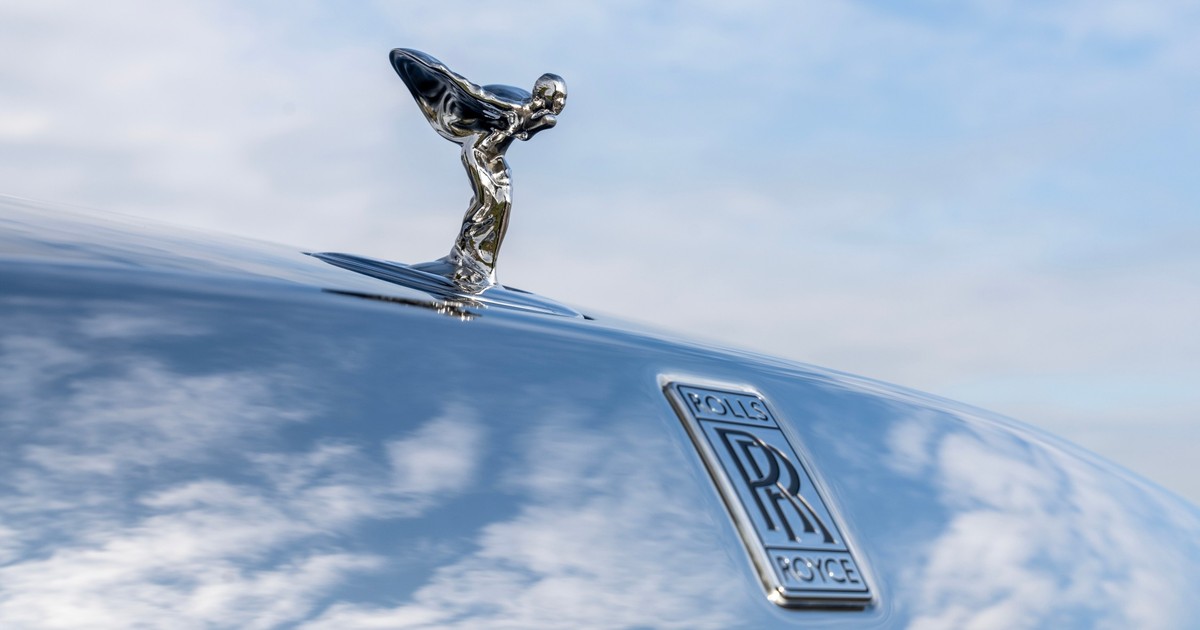 Kultowa figurka Spirit of Ecstasy na osłonie chłodnicy Rolls-Royce'a
