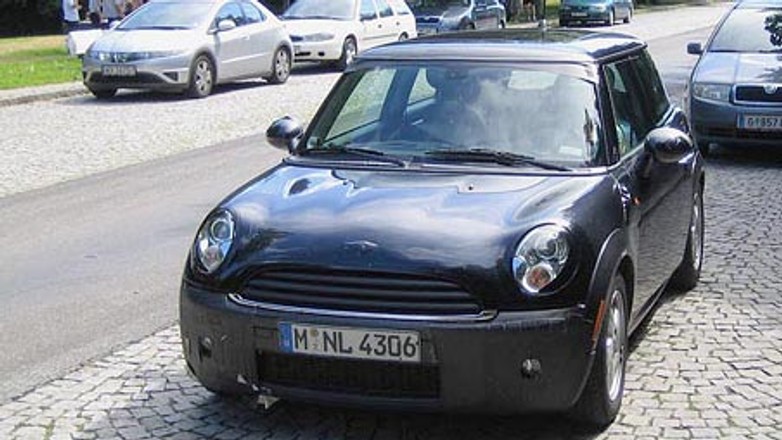 Zdjęcia szpiegowskie od naszego czytelnika: Nowe MINI w ruchu ulicznym