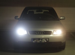 LED-y zamiast żarówek H4 - sprawdzamy retrofity Philipsa w starym aucie