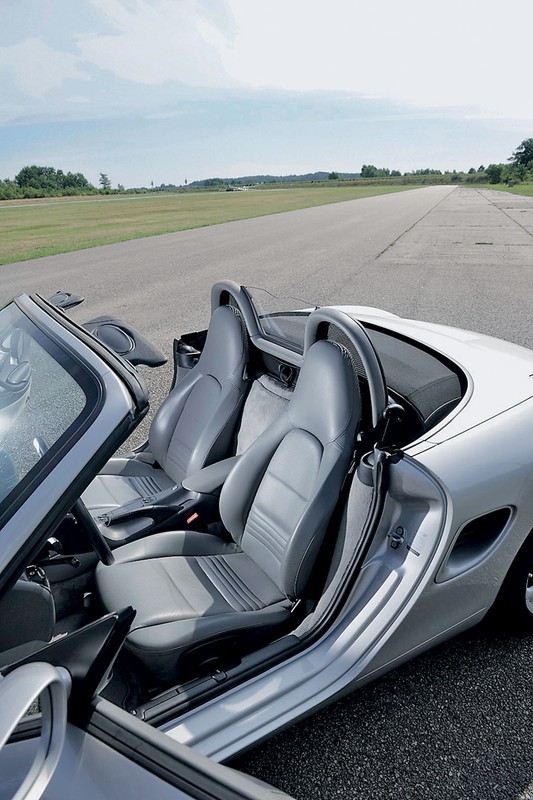 Mercedes SLK kontra Porsche Boxster - hełm czy może kaptur