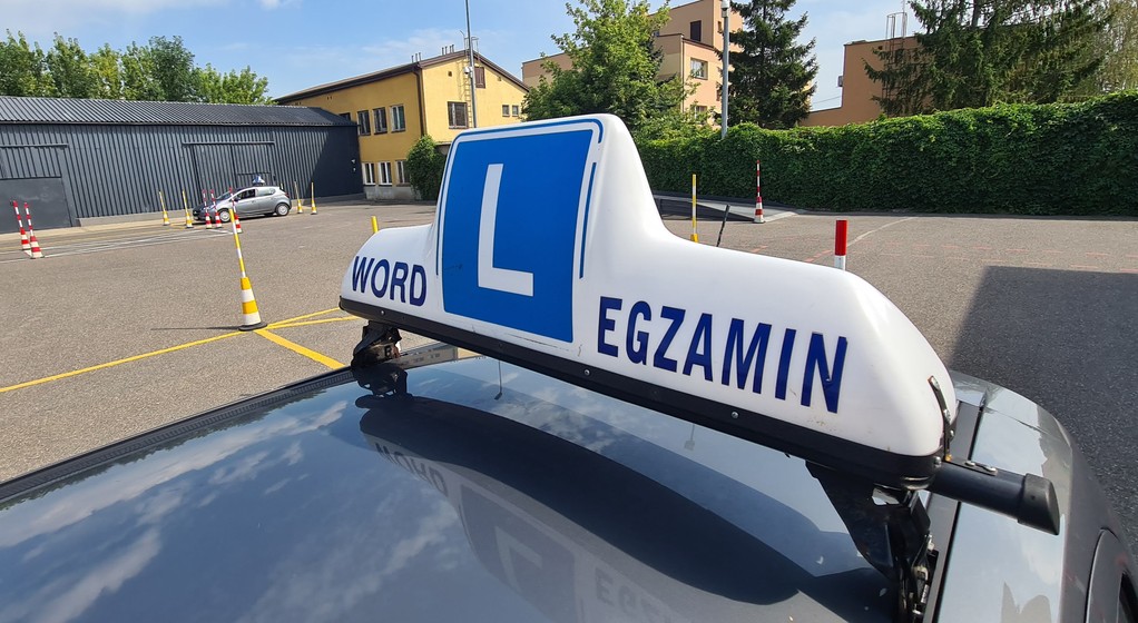 Egzamin na prawo jazdy - zdj. ilustracyjne