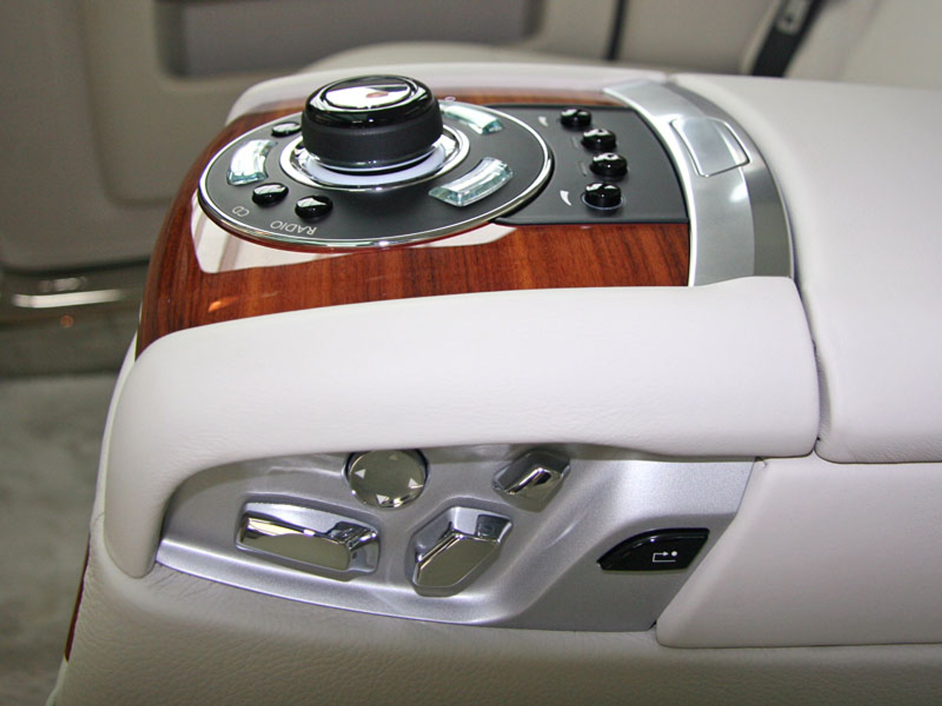 IAA Frankfurt 2009: Rolls-Royce Ghost – pierwsze wrażenia (fotogaleria)