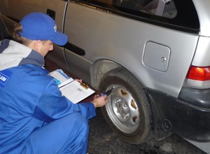 25 proc. kierowców nie sprawdza ciśnienia w oponach