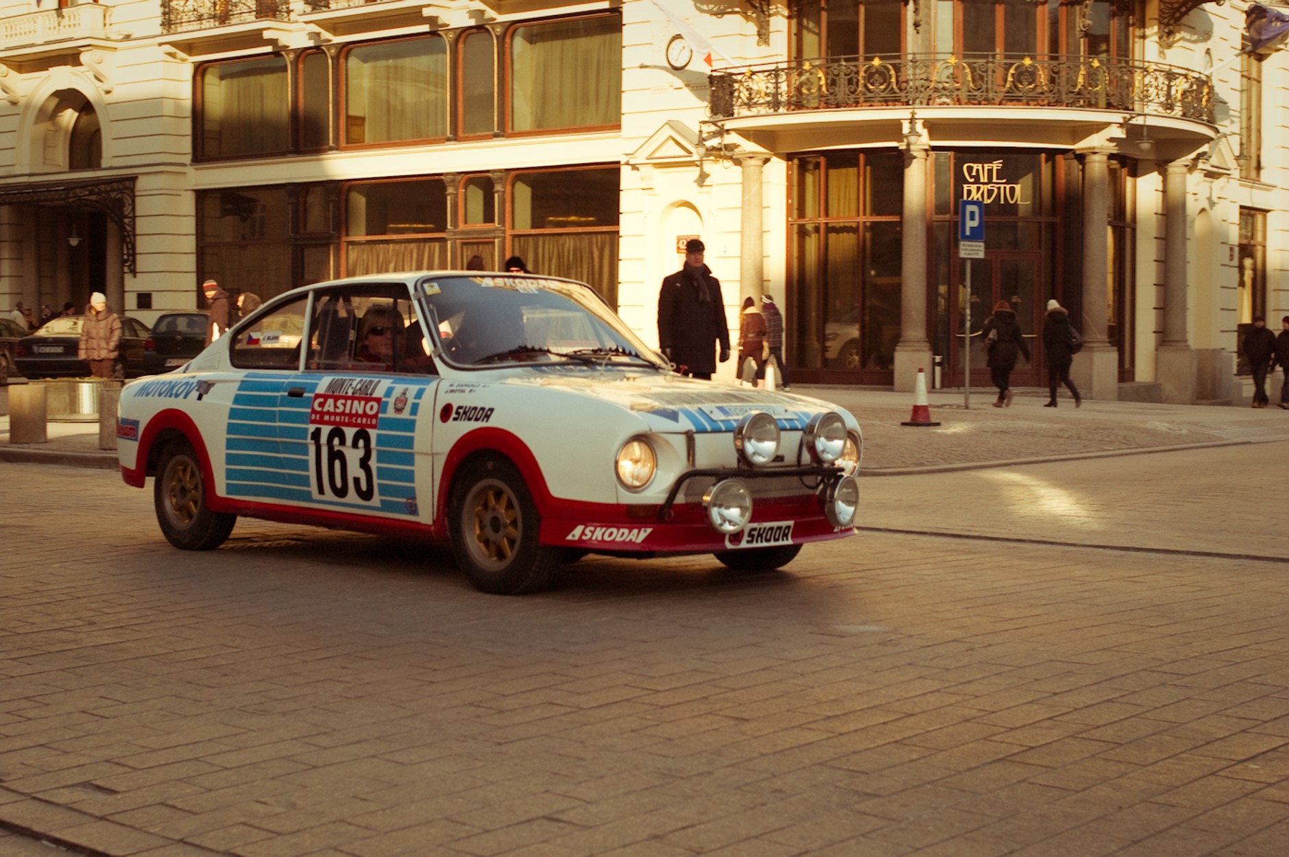 Monte Carlo 2012: Zabytkowe rajdówki na Placu Teatralnym