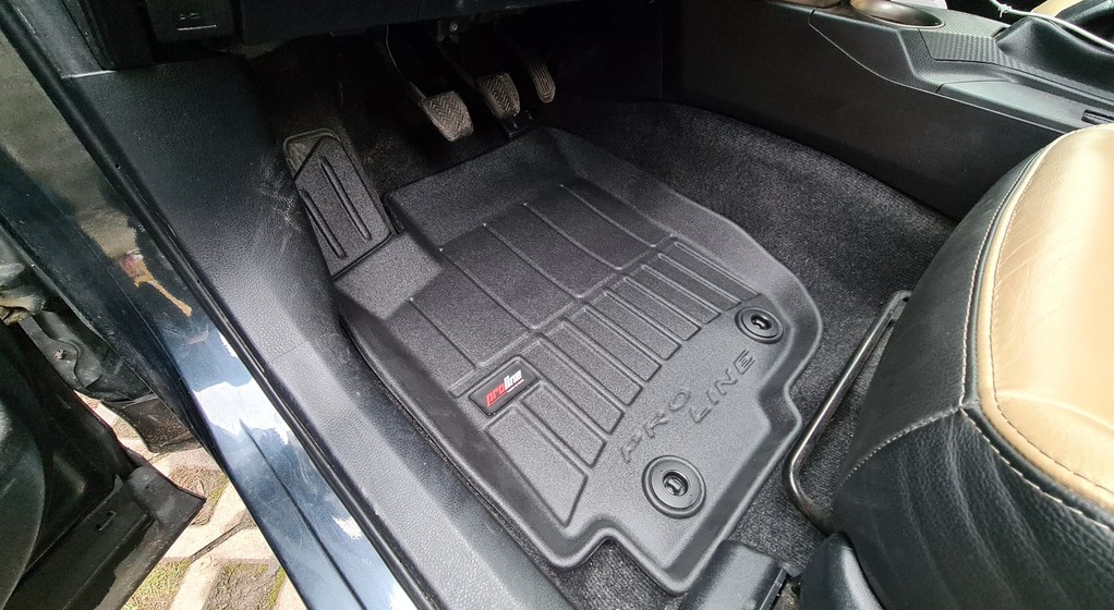 Sezonowa wymiana dywaników w samochodzie