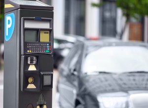 Kierowcy na własne życzenie dotują budżet stolicy. Ponad 60 mln zł za nielegalne parkowanie w SPPN