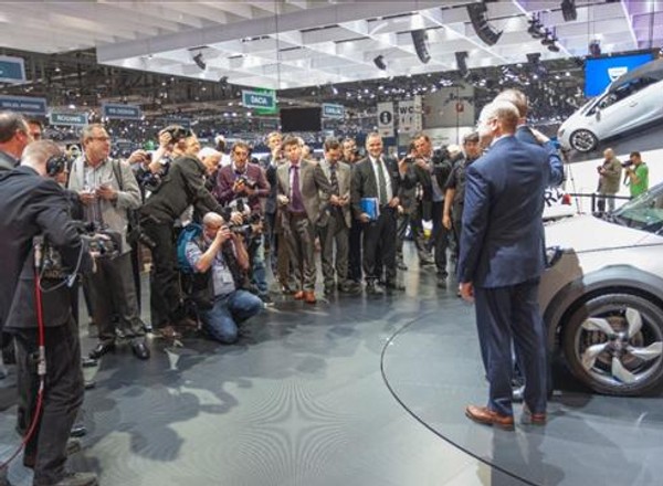 Genewa Motor Show 2013 - przygotowania do otwarcia wystawy (Agencja TVN/x-news)
