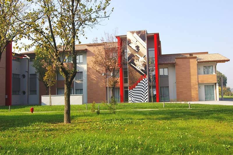 Maranello Village – pracujesz w Ferrari, zamieszkaj w Ferrari