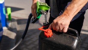 Ceny paliw idą w górę! Podpowiadamy, czy warto tankować na zapas i jak to robić