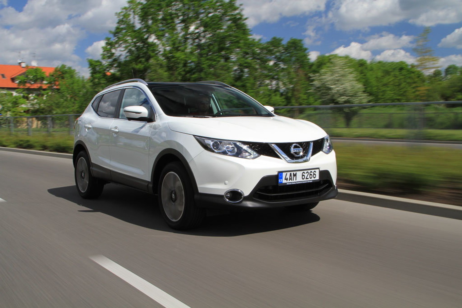 Duży, wygodny, ciężkawy - Nissan Qashqai DIG-T 160