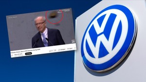 Ekolodzy zaatakowali w siedzibie Volkswagena. Dyrektor uchyla się w ostatniej chwili [WIDEO]