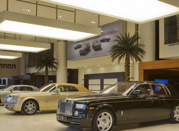 Gdzie jest największy salon Rolls Royce'a?