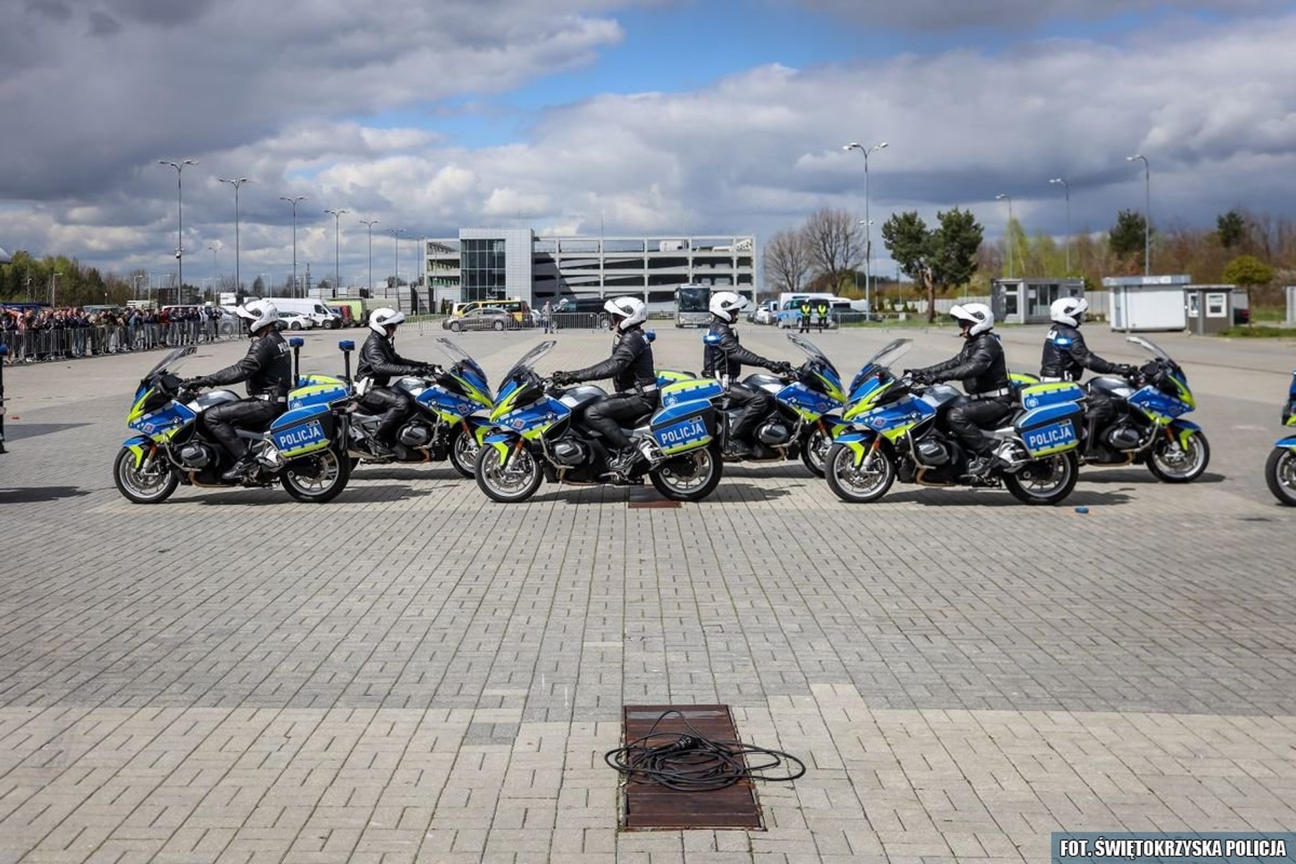 Motocyklowa Asysta Honorowa, czyli reprezentacyjna grupa policyjnych motocyklistów, zaprezentowała swoje wyjątkowe umiejętności.