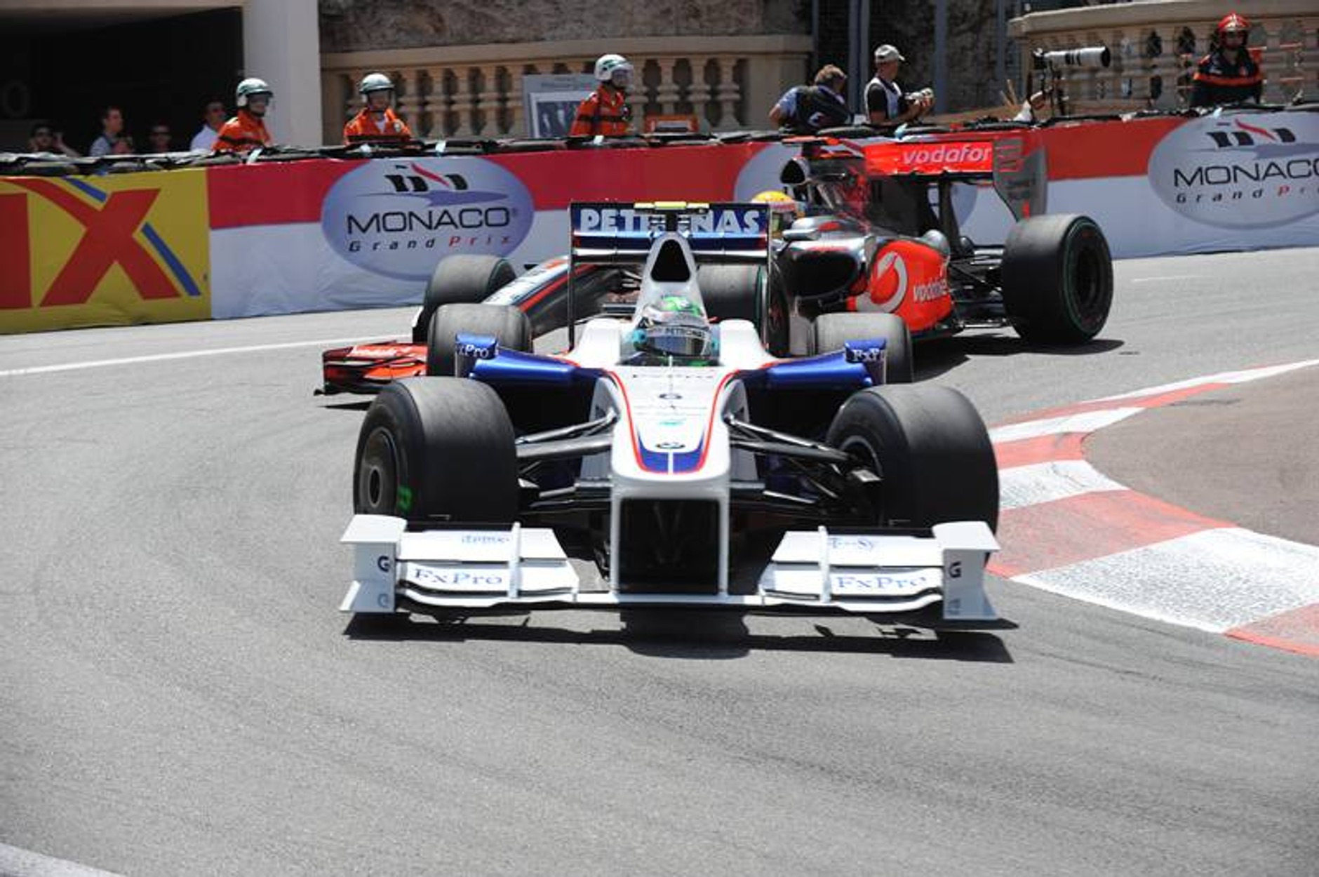 Grand Prix Monaco 2009: Button królem, Kubica w garażu (fotogaleria)