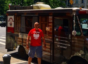 Polski food truck w Nowym Jorku. Rozmawiamy z człowiekiem, który karmi Manhattan pierogami