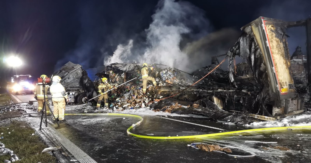 Na autostradzie A1 spłonęły dwie ciężarówki. Trzy osoby zostały ranne