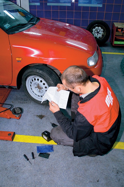 Łatka w spreju - szybki sposób na "flaka"