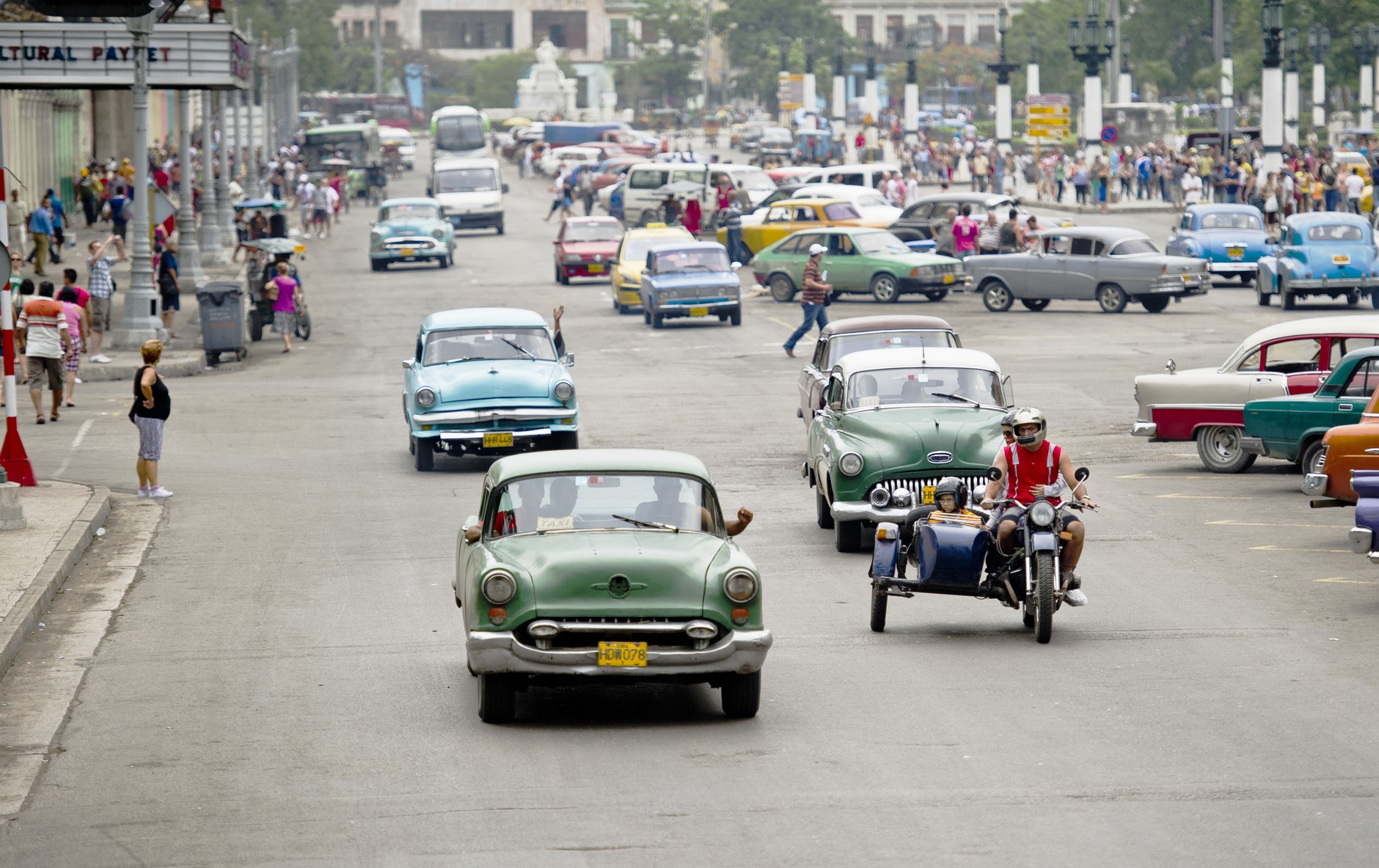 Amerykańskie krążowniki i Peugeot za 260 tys.