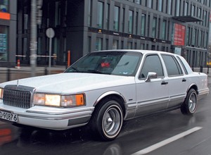 Lincoln Town Car - kanapa na kołach | Test