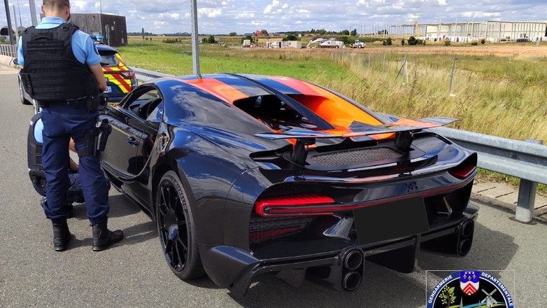 Policyjna kontrola Bugatti