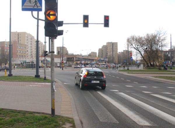 Czy mogę wjechać na skrzyżowanie na żółtym świetle? Policja ma jasne stanowisko