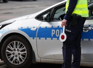 Miała 2,7 promila, próbowała przekupić policjanta banknotem. "Da się to załatwić"
