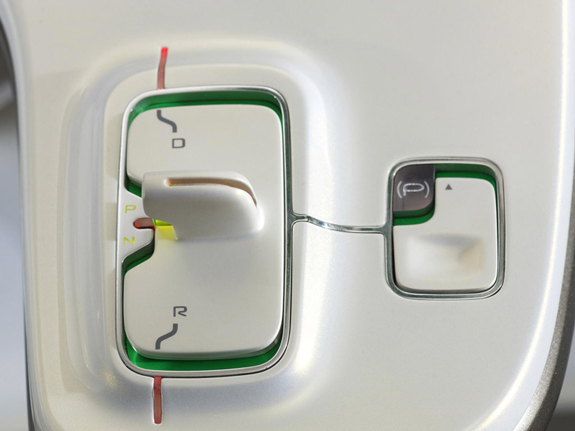 Paryż 2008: niezwykły Renault Z.E. Concept (fotogaleria + wideo)