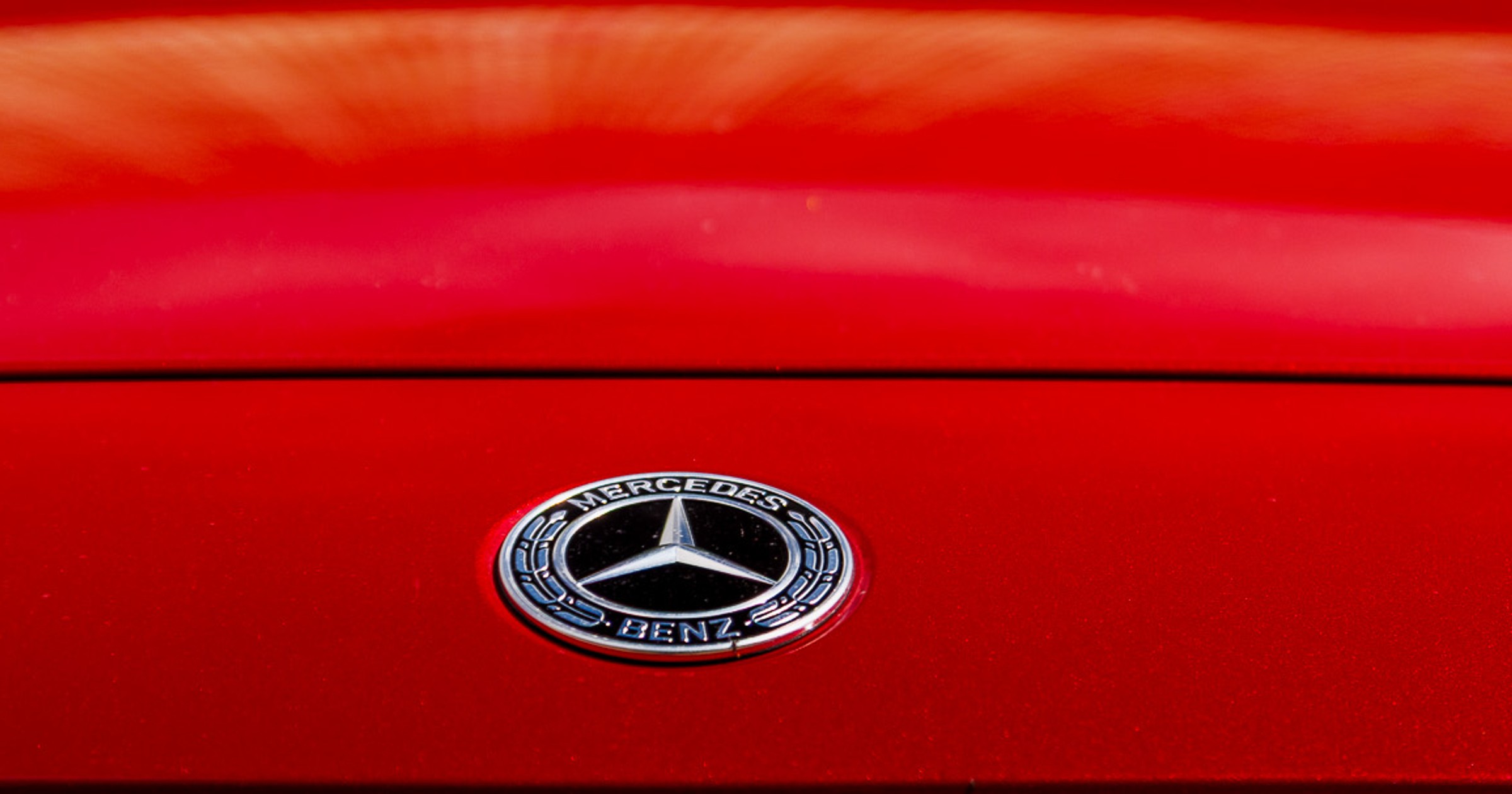 Na masce znaczek Mercedesa, a co pod maską? Można się zdziwić!