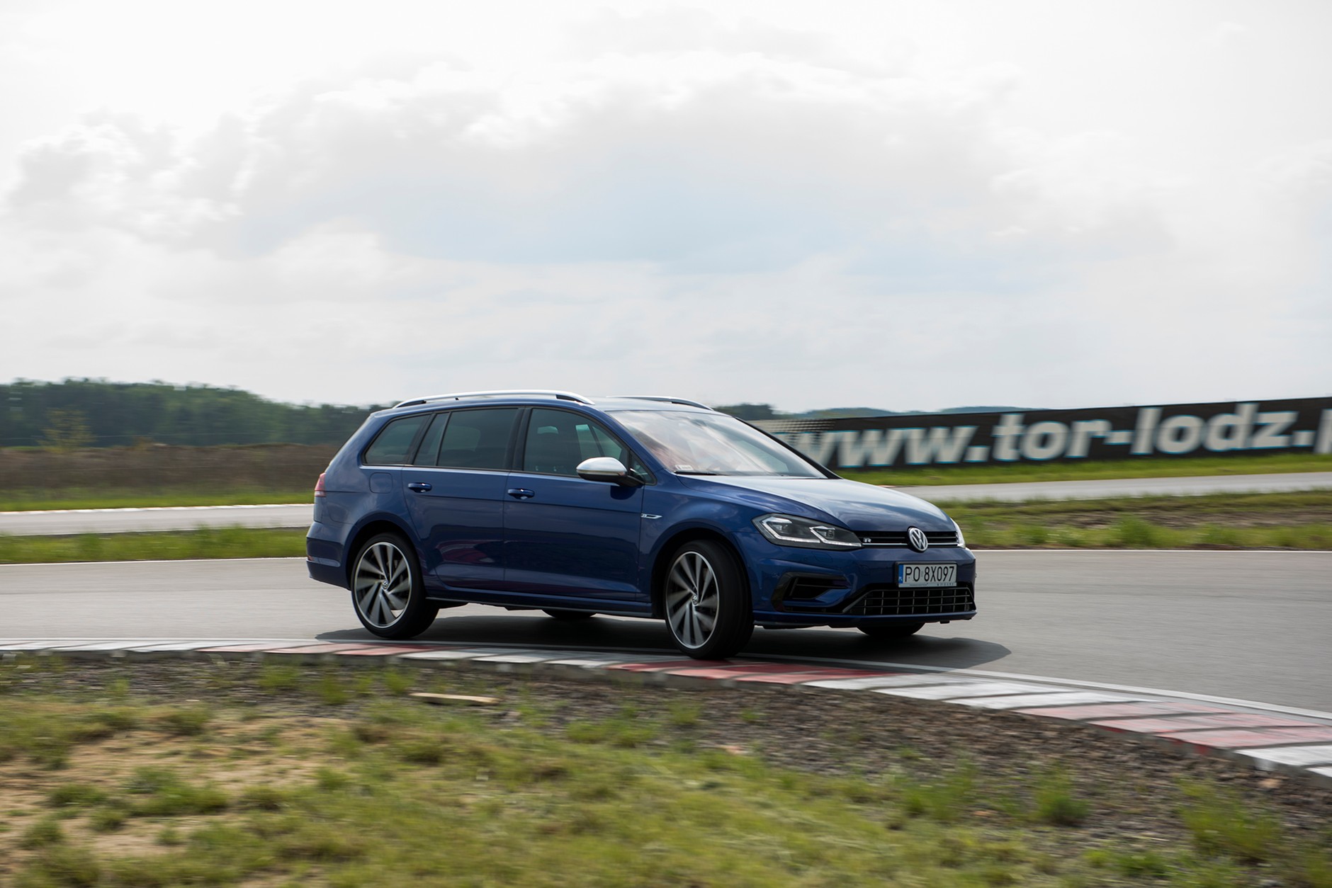 Renault Megane GT vs. VW Golf R