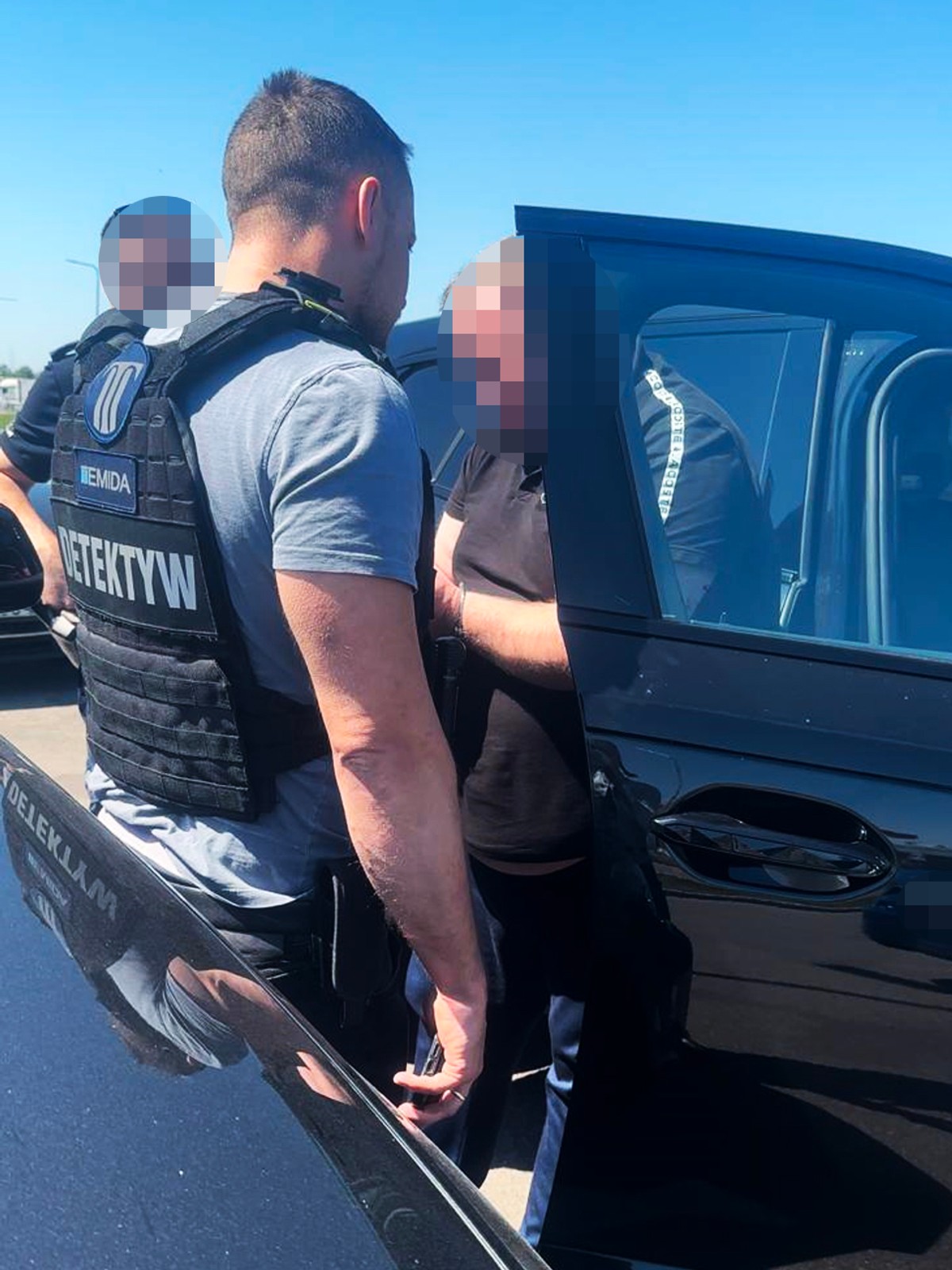 Detektywi namierzyli poszukiwane BMW. Kierowca nie trafił wyjaśnić, dlaczego jedzie na wschód