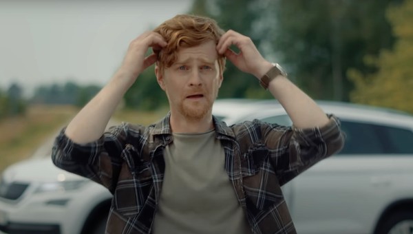 Ten spot ma tobą wstrząsnąć. To nic, że skopiowali cudzy pomysł. Zobacz, jak wyglądał oryginał
