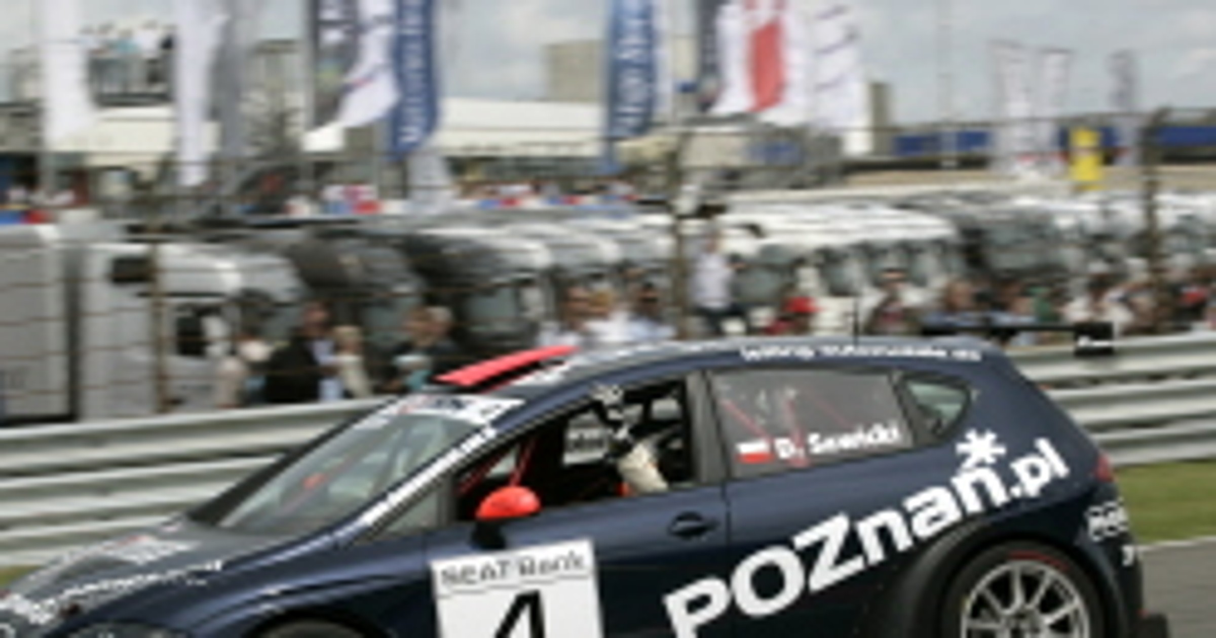 Wyścigi: Damian Sawicki na podium
