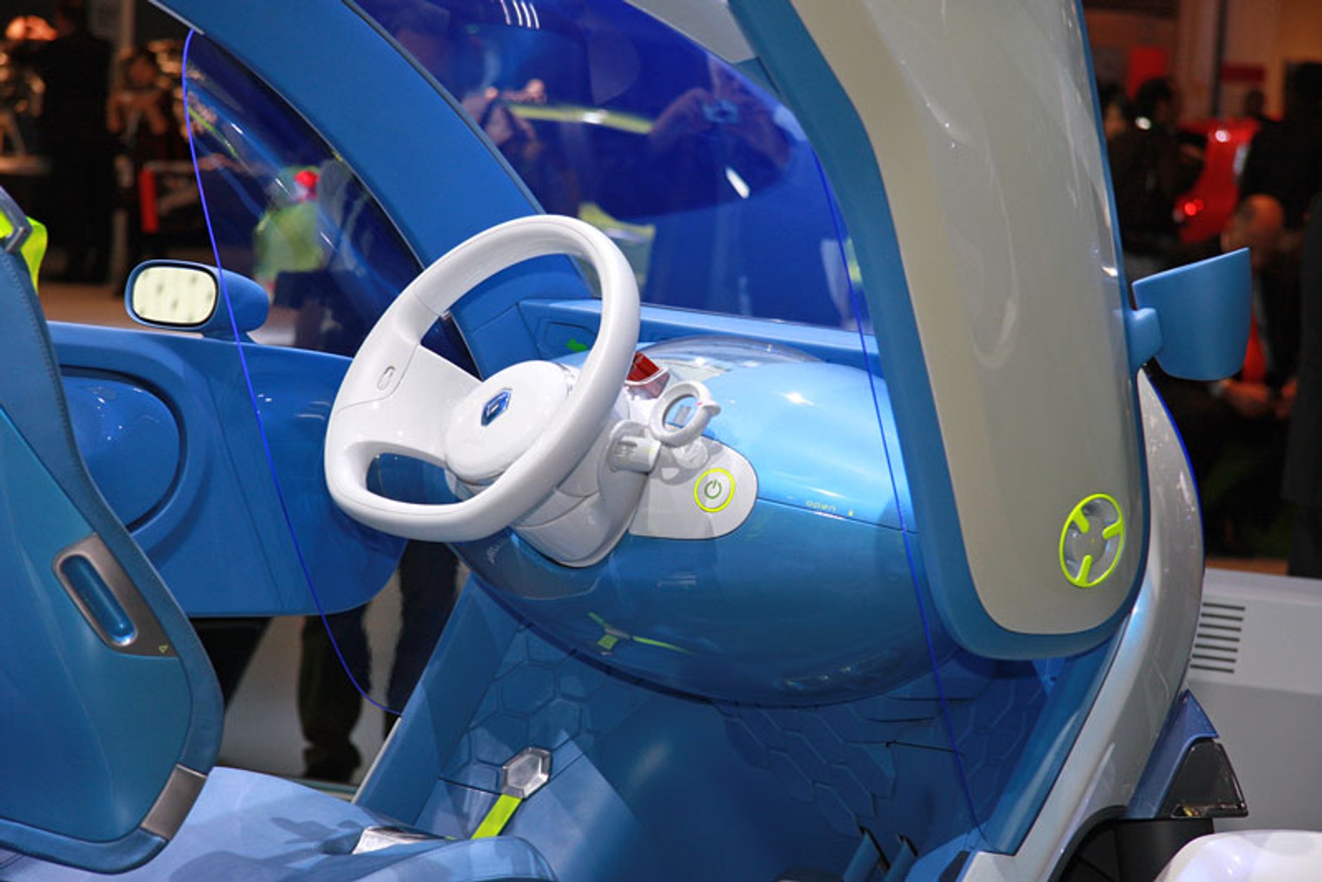 IAA Frankfurt 2009: Renault Twizy Z.E. - elektryczny skuter na czterech kołach