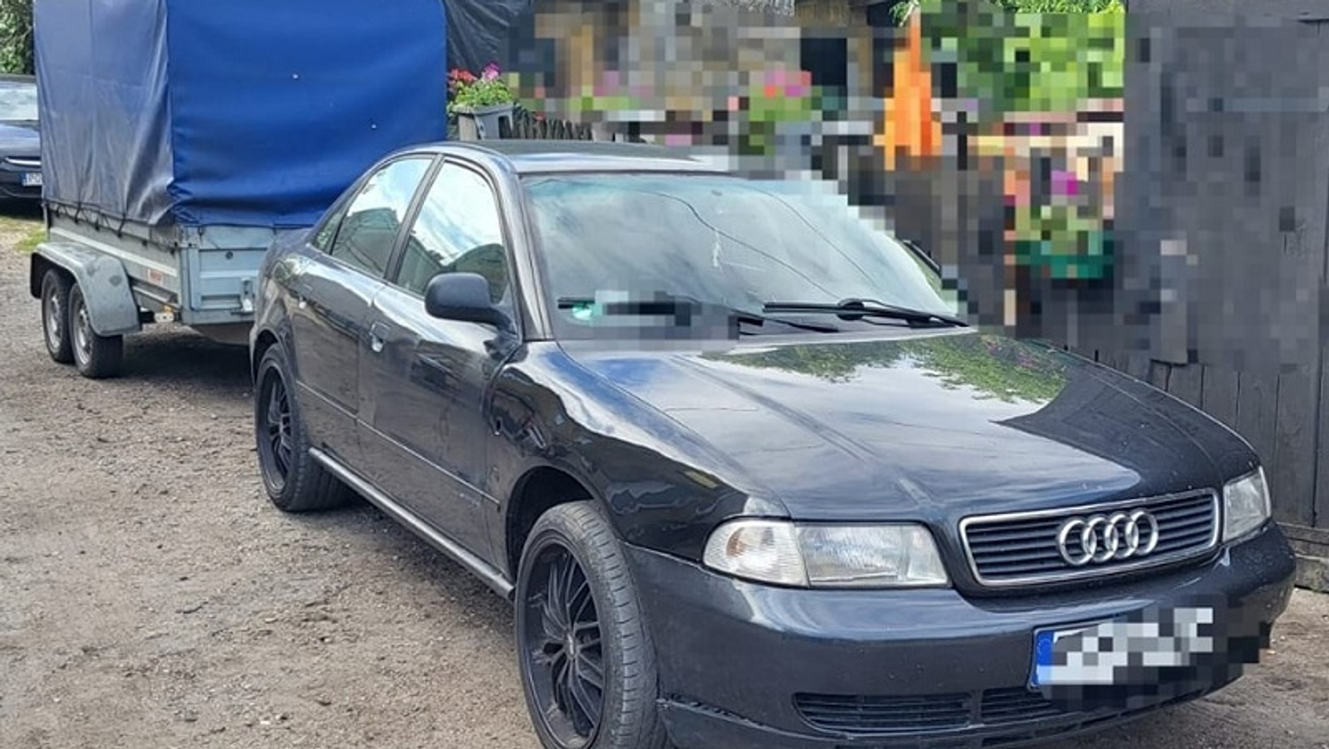 Audi A4 z przyczepą wykorzystywaną do kradzieży paliwa