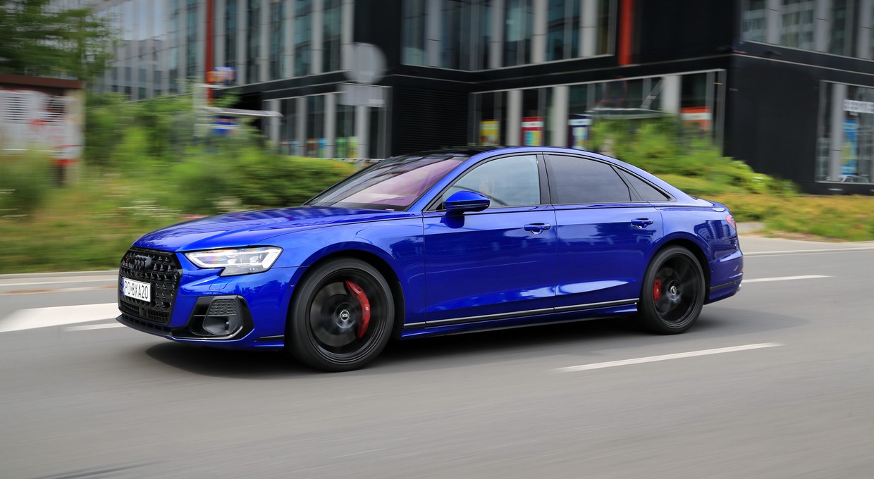 Limuzyna dla prezesa, któremu się spieszy. Testujemy Audi S8