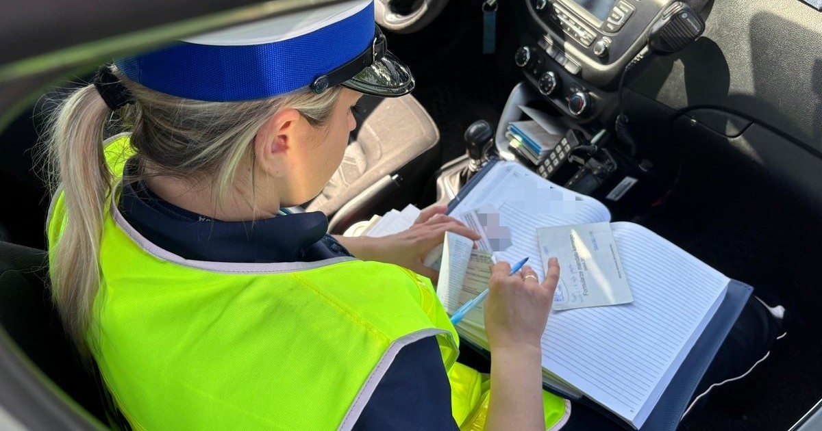 Mandat wystawiany przez policjantkę