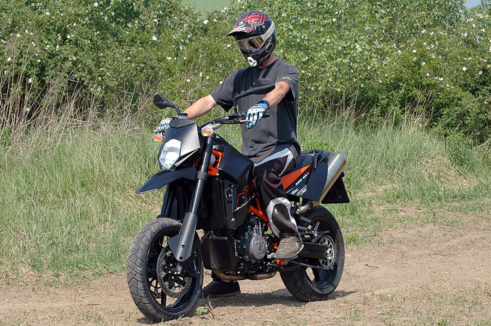 KTM 950 Supermoto R: duży dzikus (test)