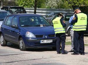 Nie zgłosisz już anonimowo źle zaparkowanego samochodu. Sprawa ma drugie dno