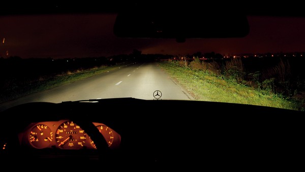 Lampy twojego auta słabo świecą? Tak możesz je poprawić