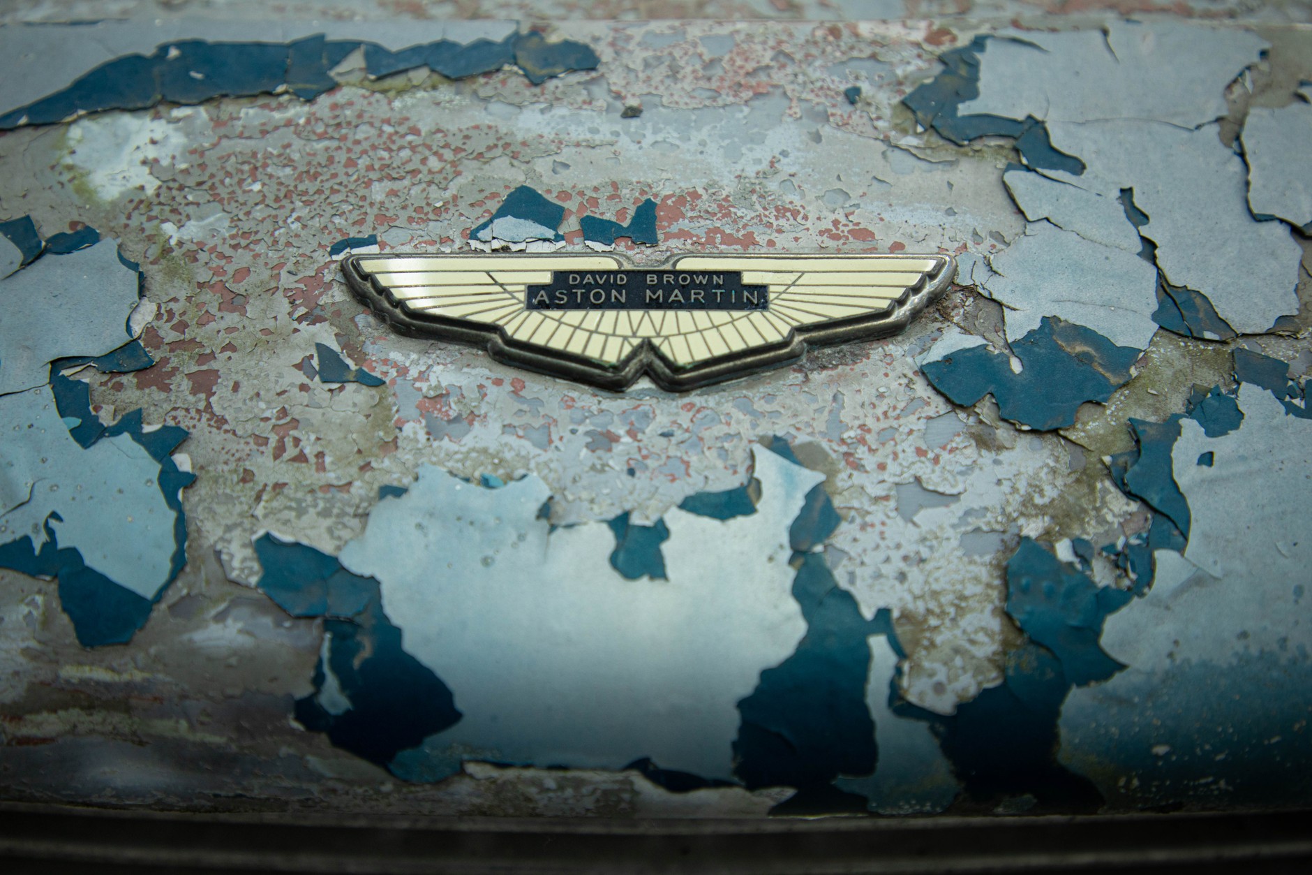 Aston Martin DB5 Vantage z 1965 r. wyremontowany po 45-letnim postoju na dworze