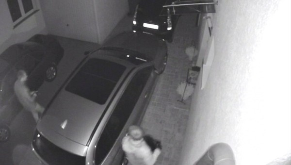 Nowa skuteczna metoda złodziei samochodów. Kradną auto i inne rzeczy. Nie chodzi o walizkę